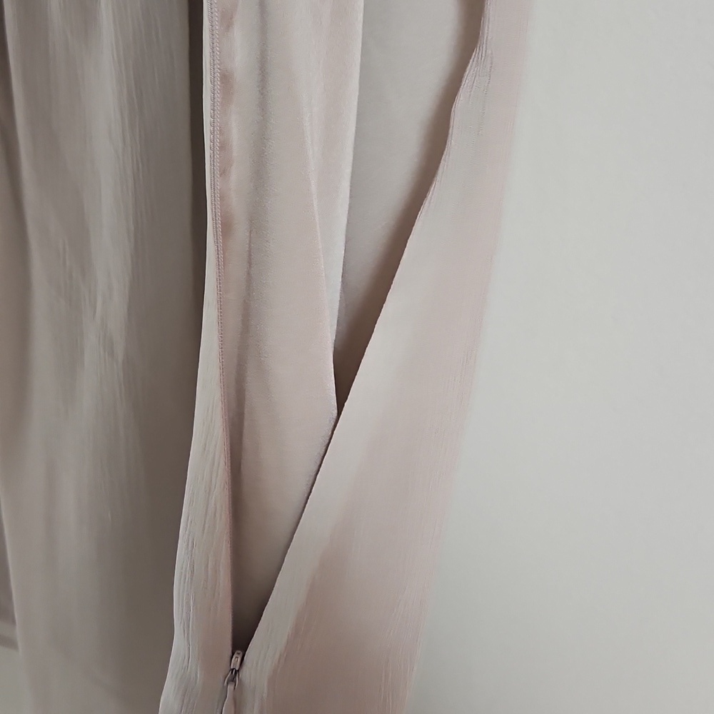 St. John Silk Sleeveless Pleated Scoop Neck Tank Top Limestone Gray Size 10 - Picture 7 of 11